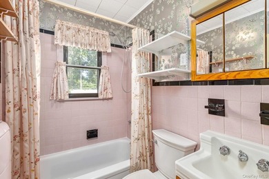 Welcome to this spacious and meticulously maintained home - photo 18