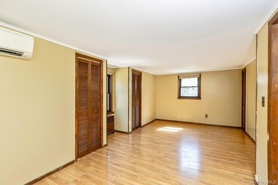 Welcome to this spacious and meticulously maintained home - photo 19