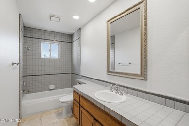 This beautifully maintained 4-bedroom, 4-bathroom residence - photo 25
