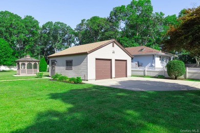 Welcome to this spacious and meticulously maintained home - photo 25