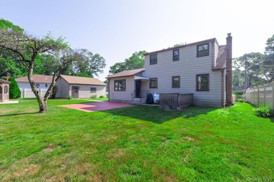 Welcome to this spacious and meticulously maintained home - photo 30