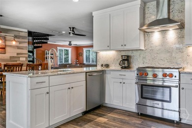 Wonderful and quirky Tybee Cottage for you to call home. Perfect - photo 2