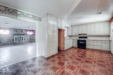 PROPERTY SOLD AS-IS - CASH or CONVENTIONAL ONLY. This FIXER - photo 6