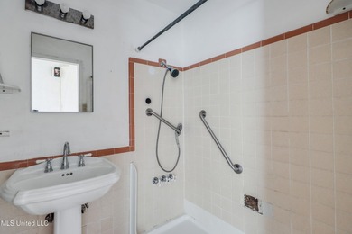 PROPERTY SOLD AS-IS - CASH or CONVENTIONAL ONLY. This FIXER - photo 9
