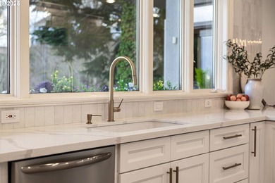 Amazing price for Portland Heights! Breathtaking unobstructed