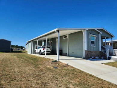 Beautifully maintained 2024 Clayton home offering a spacious - photo 2