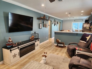 Beautifully maintained 2024 Clayton home offering a spacious - photo 4