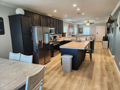 Beautifully maintained 2024 Clayton home offering a spacious - photo 8