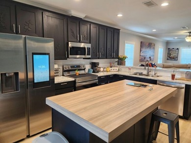 Beautifully maintained 2024 Clayton home offering a spacious - photo 9