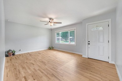 Step into this beautifully refreshed 3-bedroom, 1.5-bath ranch - photo 3