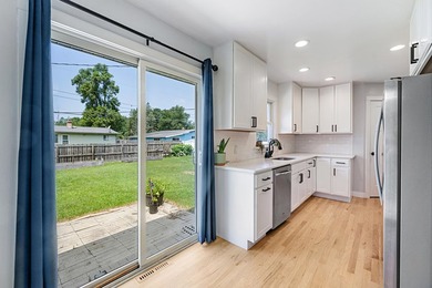 Step into this beautifully refreshed 3-bedroom, 1.5-bath ranch - photo 6