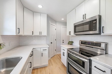 Step into this beautifully refreshed 3-bedroom, 1.5-bath ranch - photo 7