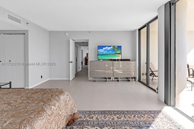 SPECTACULAR PANORAMIC VIEWS FROM THIS HIGH FLOOR FULLY RENOVATED - photo 18