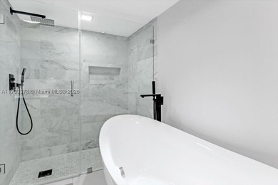 SPECTACULAR PANORAMIC VIEWS FROM THIS HIGH FLOOR FULLY RENOVATED - photo 25