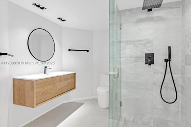 SPECTACULAR PANORAMIC VIEWS FROM THIS HIGH FLOOR FULLY RENOVATED - photo 31