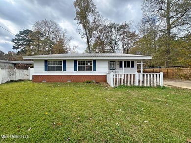 Ross Barnett Reservoir Home Sale Pending in Brandon Mississippi