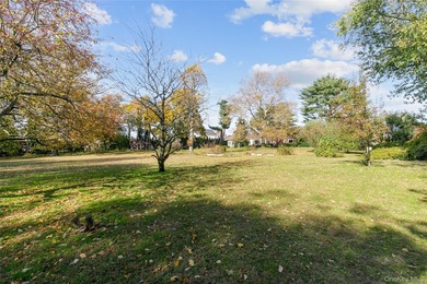 KINGS POINT WEST SIDE! A RARE 2 ACRE DOUBLE LOT! FRONT LOT ON - photo 2