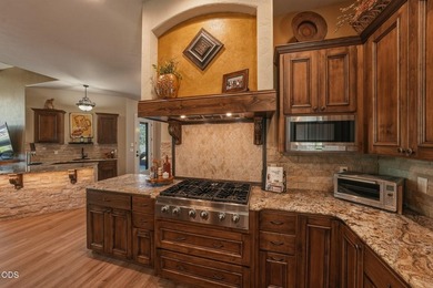 Overlooking the 13th tee in Tetherow, this exceptional home - photo 11