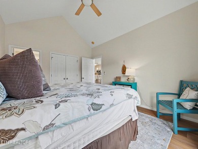 MOTIVATED SELLER! Room for everyone in a gorgeous lakefront - photo 16