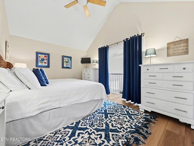 MOTIVATED SELLER! Room for everyone in a gorgeous lakefront - photo 22