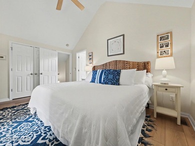 MOTIVATED SELLER! Room for everyone in a gorgeous lakefront - photo 24