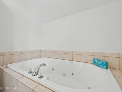 MOTIVATED SELLER! Room for everyone in a gorgeous lakefront - photo 27