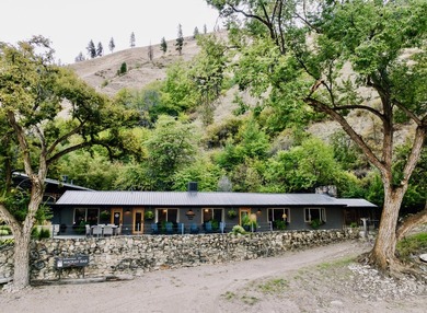 Mackay Bar Outfitters & Guest Ranch is a premier wilderness - photo 9