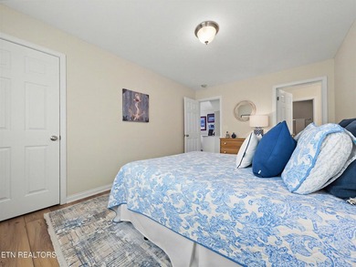 MOTIVATED SELLER! Room for everyone in a gorgeous lakefront - photo 34