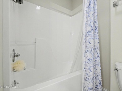 MOTIVATED SELLER! Room for everyone in a gorgeous lakefront - photo 36