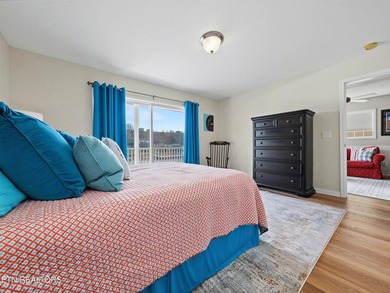 MOTIVATED SELLER! Room for everyone in a gorgeous lakefront - photo 37