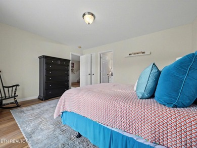 MOTIVATED SELLER! Room for everyone in a gorgeous lakefront - photo 38