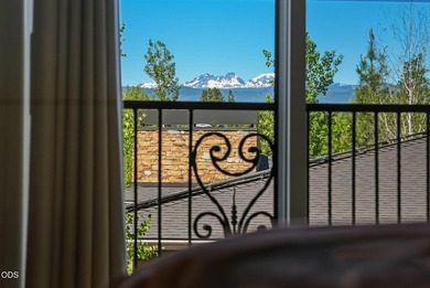 Overlooking the 13th tee in Tetherow, this exceptional home - photo 39