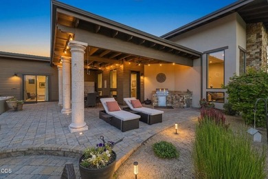 Overlooking the 13th tee in Tetherow, this exceptional home - photo 41
