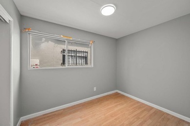 Great starter home. Single story, large backyard. Fresh interior - photo 12