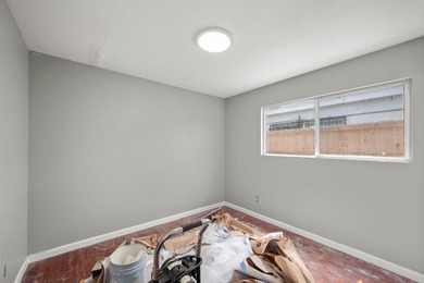Great starter home. Single story, large backyard. Fresh interior - photo 15