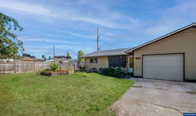 West side duplex location. Convenient access to hwy 34 and I-5