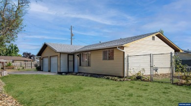 West side duplex location. Convenient access to hwy 34 and I-5