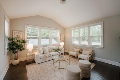 Tucked away within one of Milton's most prestigious gated - photo 18