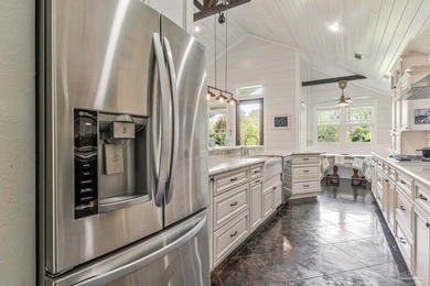 Welcome to your own private retreat, where luxury craftsmanship - photo 19
