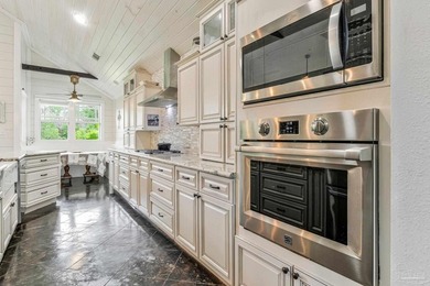 Welcome to your own private retreat, where luxury craftsmanship - photo 20