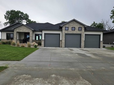 Custom built ranch, total of 3710 sq ft. 1920 sq ft main floor - photo 1