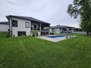 Custom built ranch, total of 3710 sq ft. 1920 sq ft main floor - photo 4