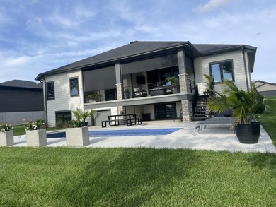Custom built ranch, total of 3710 sq ft. 1920 sq ft main floor - photo 6
