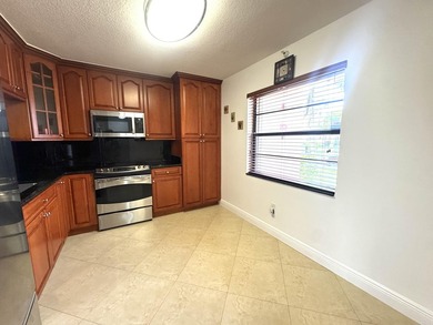Act fast , a rare find , fully upgraded 2 Bedrooms / 2 Baths - photo 7