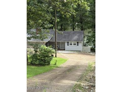 Well maintained home on the lake with pier and boat slip. Home - photo 1