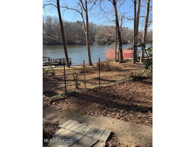 Well maintained home on the lake with pier and boat slip. Home - photo 3