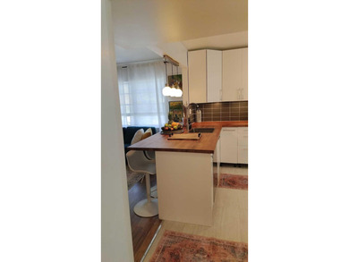 Unique, incomparable 1-bed, 1.5-bath corner unit with flexible - photo 13