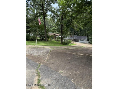 Well maintained home on the lake with pier and boat slip. Home - photo 5