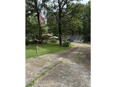 Well maintained home on the lake with pier and boat slip. Home - photo 6