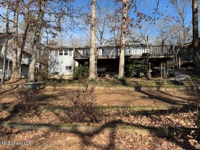 Well maintained home on the lake with pier and boat slip. Home - photo 7